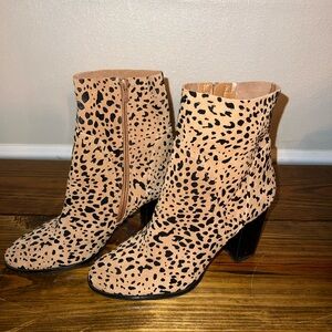 9.5 Gibson Latimer Cow Leather Booties